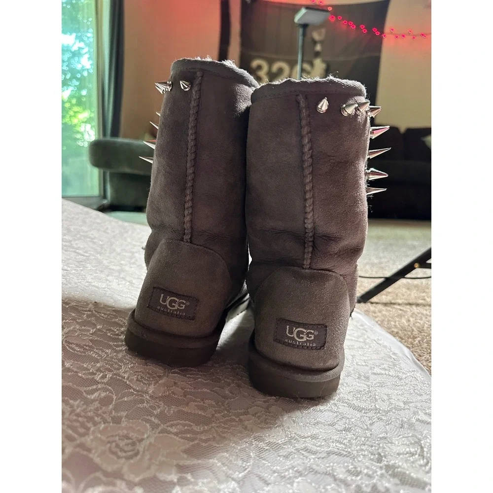 UGG each pair